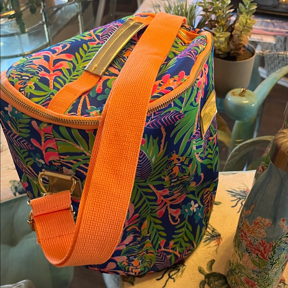 Lilly Pulitzer Starbucks bottles with cooler - Picture 6 of 8